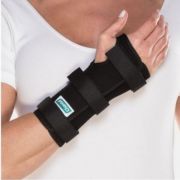 Tala para Punho com Dedos Livres (Curta) - Mão Direita - Preta - Chantal Tala para Punho com Dedos Livres (Curta) - Mão Direita - Preta - Chantal